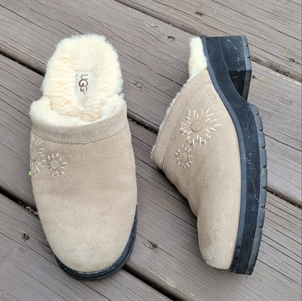 Vintage y2k Ugg Floral Applique Embroidered Tan Suede Leather‎ Shearling Mules 8